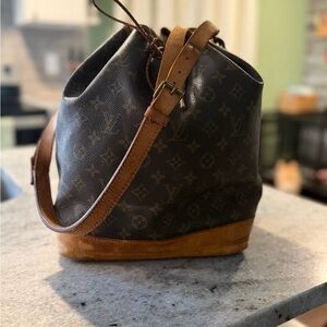 Louis Vuitton GM Noe bucket